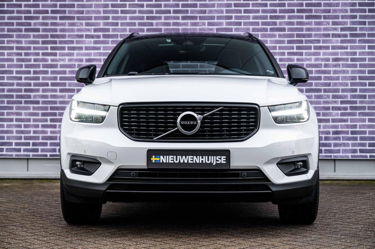 Volvo XC40 2.0 T4 R-Design | Trekhaak | Panoramadak | Adaptieve cruise control | Parkeercamera | Stoelverwarming |