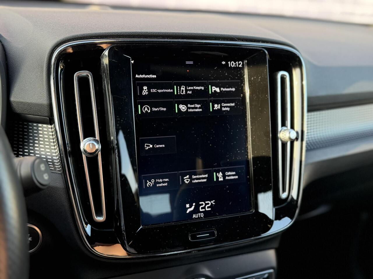 Volvo XC40 T4 R-Design Aut | Cruise Control | Trekhaak 1800 kg | Half Lederen Bekleding | Parkeersensoren V + A | Parkeercamera |