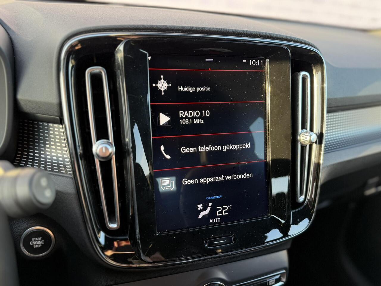 Volvo XC40 T4 R-Design Aut | Cruise Control | Trekhaak 1800 kg | Half Lederen Bekleding | Parkeersensoren V + A | Parkeercamera |