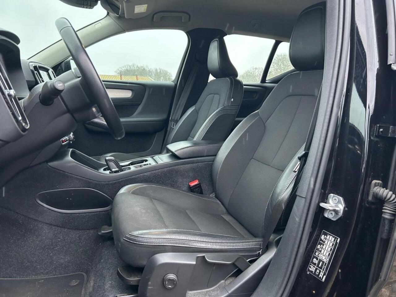 Volvo XC40 1.5 T3 MOMENTUM PRO, LED, Cruise, Camera, AUT