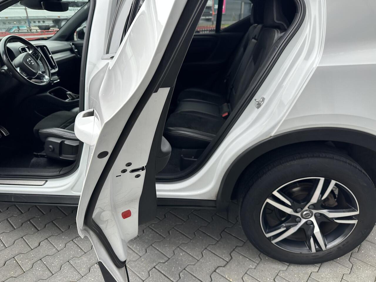 Volvo XC40 1.5 T3 R-Design Pano|Cam|Apple carplay