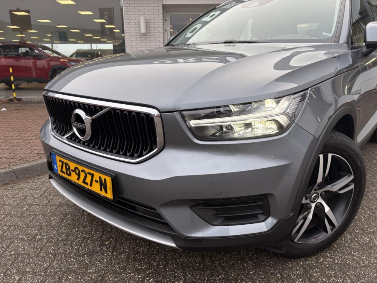 Volvo XC40 2.0 T4 Momentum | Trekhaak | Sensoren V/A | Stoelverw. |
