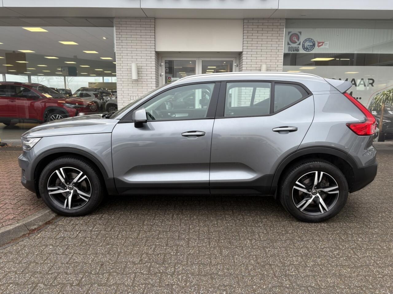 Volvo XC40 2.0 T4 Momentum | Trekhaak | Sensoren V/A | Stoelverw. |