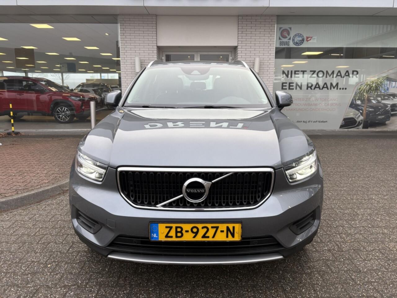 Volvo XC40 2.0 T4 Momentum | Trekhaak | Sensoren V/A | Stoelverw. |