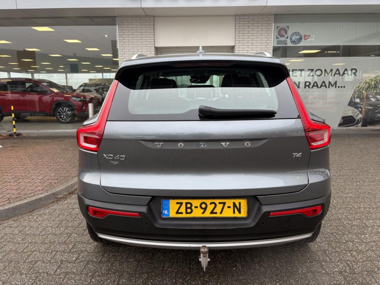 Volvo XC40 2.0 T4 Momentum | Trekhaak | Sensoren V/A | Stoelverw. |