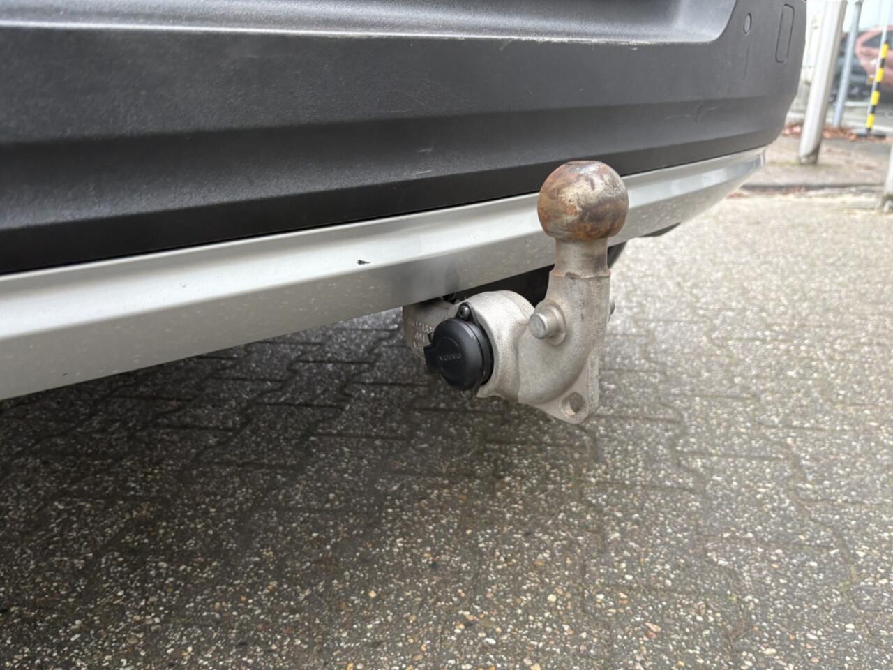 Volvo XC40 2.0 T4 Momentum | Trekhaak | Sensoren V/A | Stoelverw. |