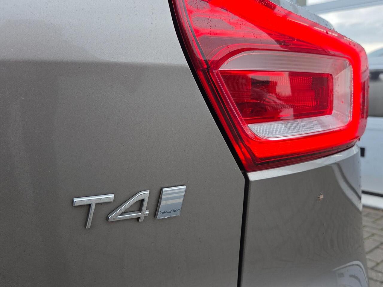 Volvo XC40 2.0 T4 Inscription | Harman Kardon Audio | Schuif-/Kanteldak | Keyless | Stoelverwarming | BLIS | Achteruitrijcamera | Lichtmetalen Velgen 19 inch | Parkeersensoren V+A |