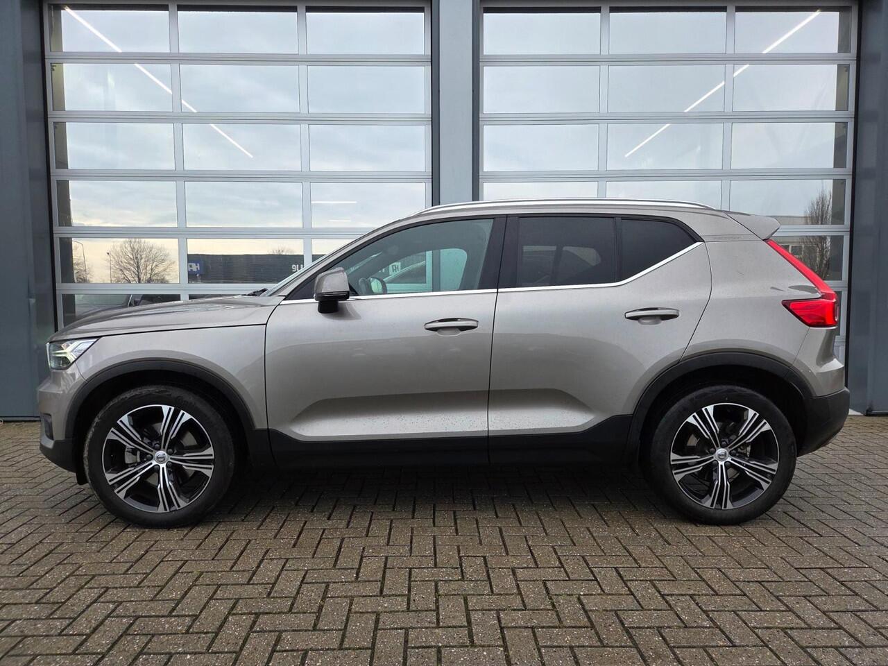 Volvo XC40 2.0 T4 Inscription | Harman Kardon Audio | Schuif-/Kanteldak | Keyless | Stoelverwarming | BLIS | Achteruitrijcamera | Lichtmetalen Velgen 19 inch | Parkeersensoren V+A |