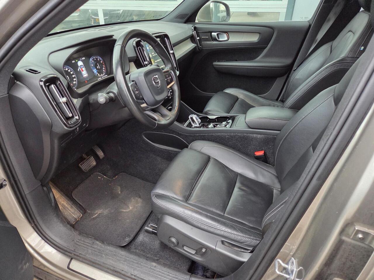 Volvo XC40 2.0 T4 Inscription | Harman Kardon Audio | Schuif-/Kanteldak | Keyless | Stoelverwarming | BLIS | Achteruitrijcamera | Lichtmetalen Velgen 19 inch | Parkeersensoren V+A |