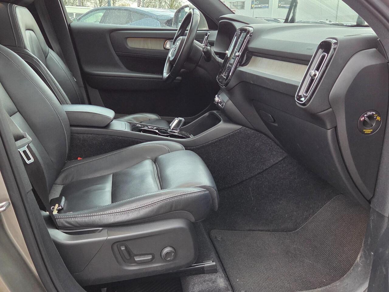 Volvo XC40 2.0 T4 Inscription | Harman Kardon Audio | Schuif-/Kanteldak | Keyless | Stoelverwarming | BLIS | Achteruitrijcamera | Lichtmetalen Velgen 19 inch | Parkeersensoren V+A |