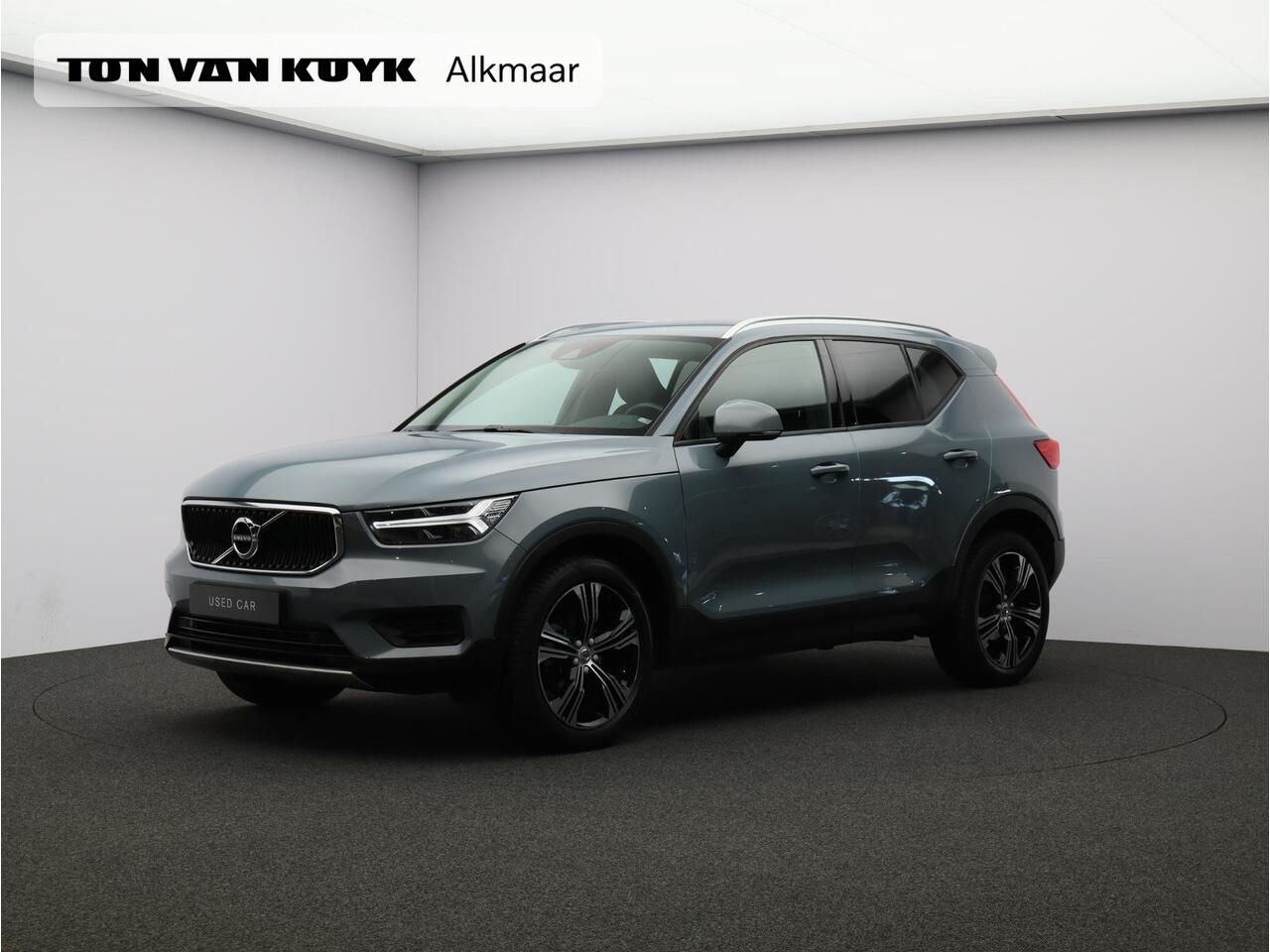 Volvo XC40 T3 163PK Automaat Momentum Pro / 19" / Extra Getint Glas / Camera / Park Assist V+A / Verwarmbare Voorruit / Elektrische Achterklep /