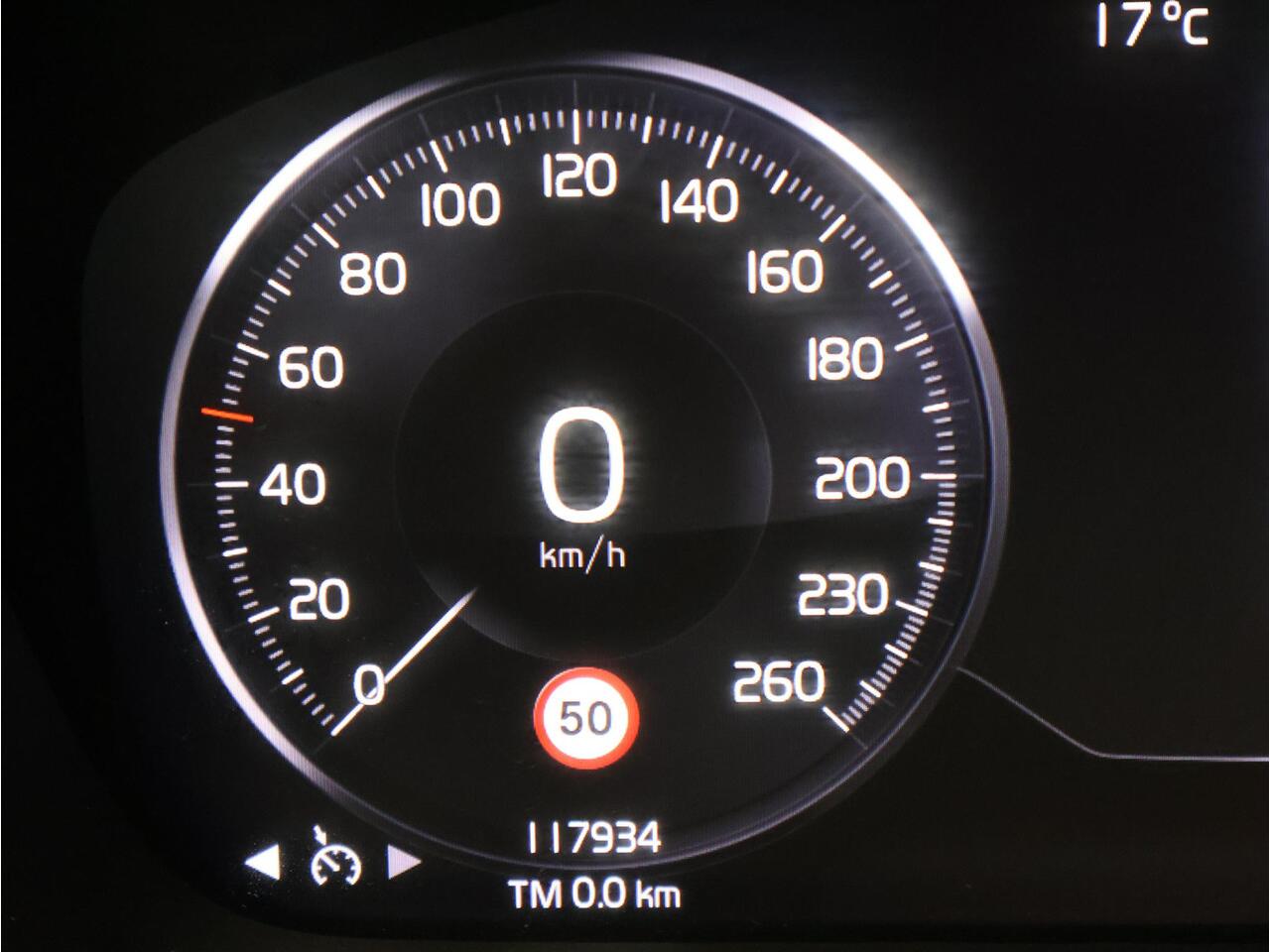 Volvo XC40 T3 163PK Automaat Momentum Pro / 19" / Extra Getint Glas / Camera / Park Assist V+A / Verwarmbare Voorruit / Elektrische Achterklep /