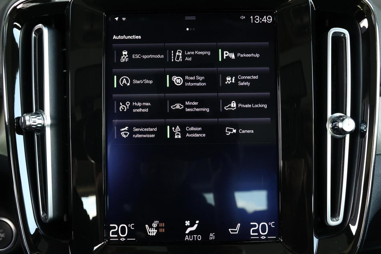 Volvo XC40 T5 AWD Inscription - Panoramisch schuif-/kanteldak - Parkeerverwarming - LED-koplampen - Navigatie - Leder - Elek. bedienbare voorstoelen - Verwarmbare voorstoelen - Verwarmbaar stuurwiel - Parkeersensoren v/a - Parkeercamera - Trekhaak