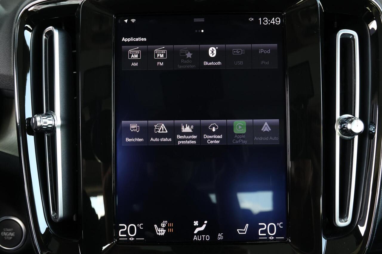 Volvo XC40 T5 AWD Inscription - Panoramisch schuif-/kanteldak - Parkeerverwarming - LED-koplampen - Navigatie - Leder - Elek. bedienbare voorstoelen - Verwarmbare voorstoelen - Verwarmbaar stuurwiel - Parkeersensoren v/a - Parkeercamera - Trekhaak