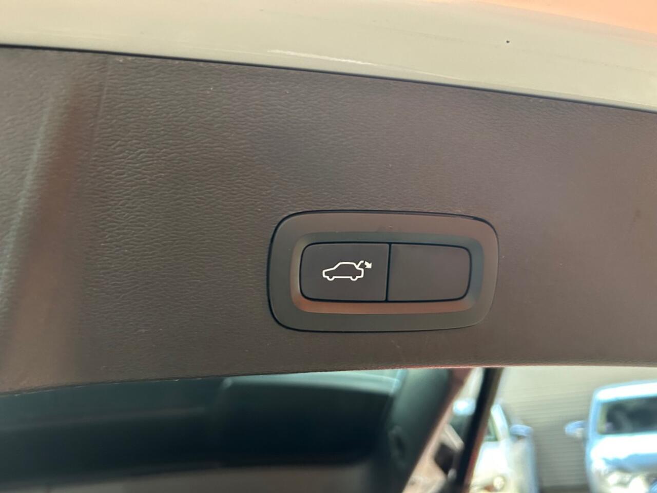 Volvo XC40 1.5 T3 INSCRIPTION / Leder / Trekhaak / Camera / 19inch