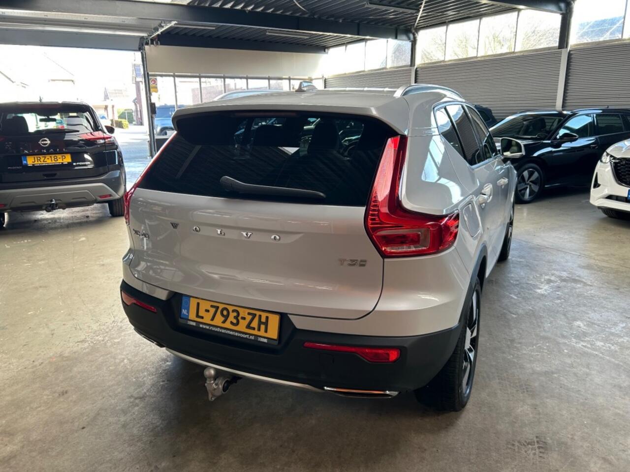 Volvo XC40 1.5 T3 INSCRIPTION / Leder / Trekhaak / Camera / 19inch