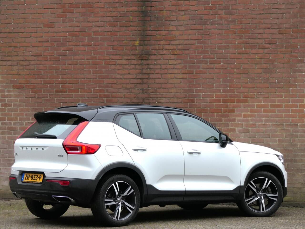 Volvo XC40 2.0 T4 R-Design 12MND garantie Panoramadak / Parkeer camera / st