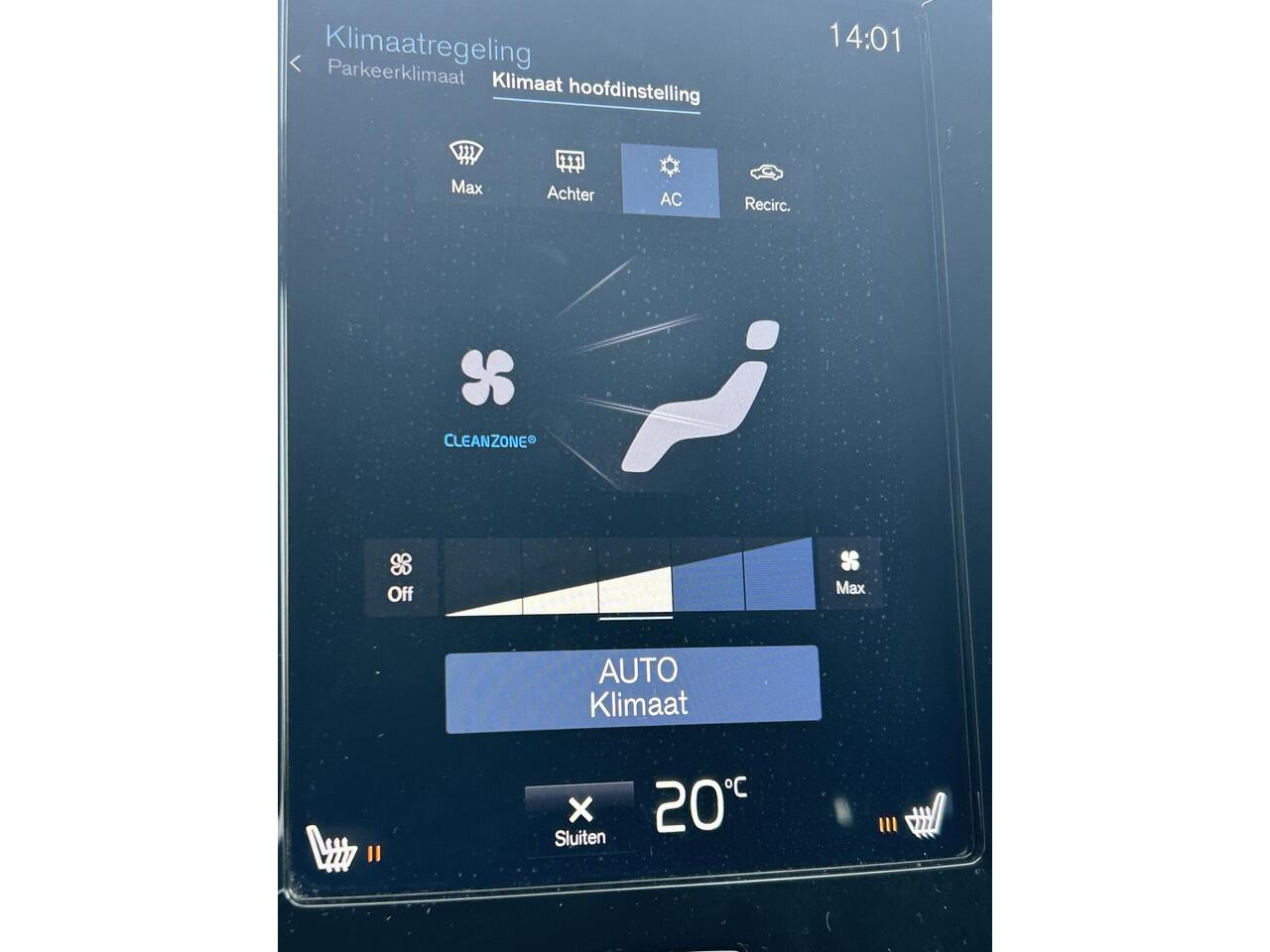 Volvo XC40 1.5 T3 Momentum Navigatie / parkeerassist V+A / parkeer camera achter / Trekhaak / stoelverwarming / extra getint glas