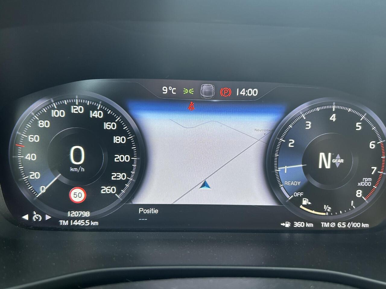 Volvo XC40 1.5 T3 Momentum Navigatie / parkeerassist V+A / parkeer camera achter / Trekhaak / stoelverwarming / extra getint glas
