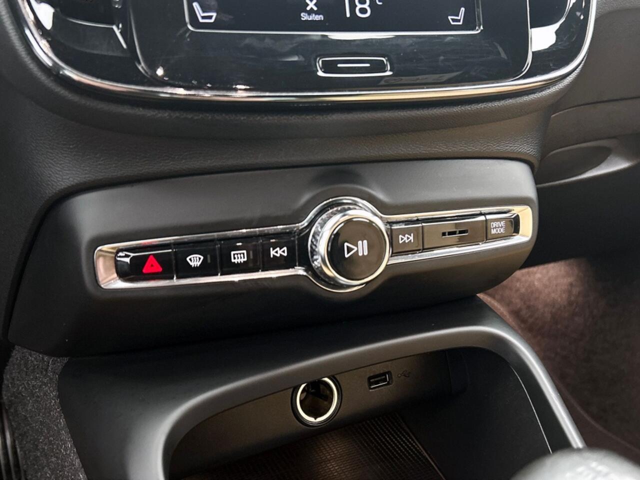 Volvo XC40 1.5 T3 Inscription | Trekhaak | Lederen bekleding | Camera |