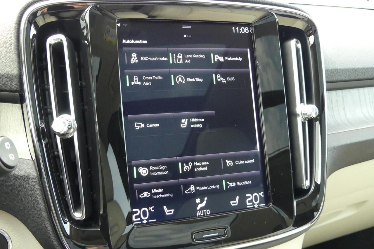 Volvo XC40 2.0 T4 AWD Inscription | Trekhaak | Harman Kardon Audio | Four-C adaptief onderstel | Panoramadak | Elektrisch Verstelbare Voorstoelen | Achteruitrijcamera | Keyless Entry | Elektrische Achterklep | LED Koplampen Adaptief | Navigatie | BLIS | Cruise Contr