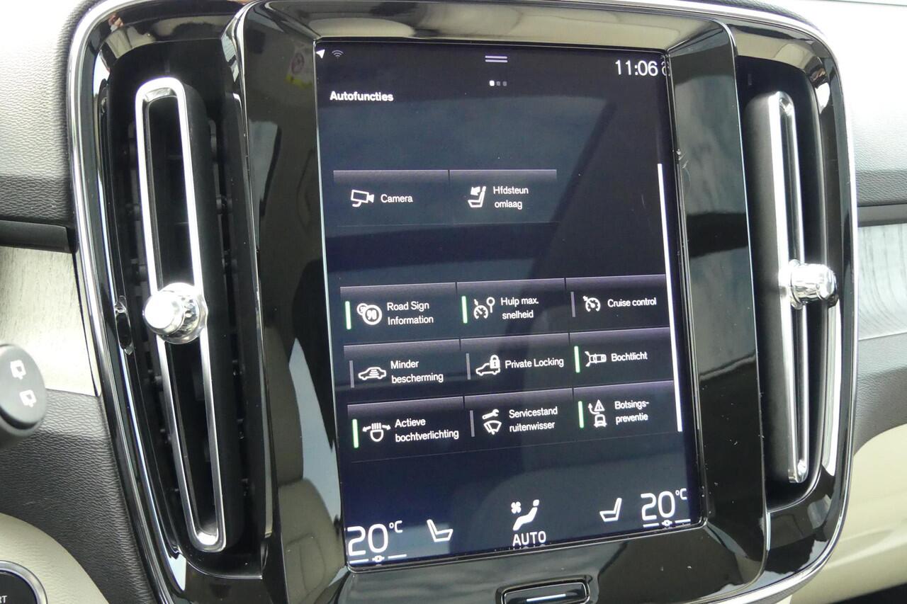 Volvo XC40 2.0 T4 AWD Inscription | Trekhaak | Harman Kardon Audio | Four-C adaptief onderstel | Panoramadak | Elektrisch Verstelbare Voorstoelen | Achteruitrijcamera | Keyless Entry | Elektrische Achterklep | LED Koplampen Adaptief | Navigatie | BLIS | Cruise Contr