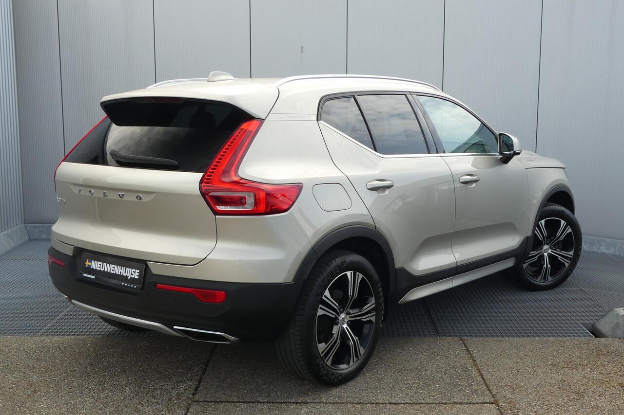 Volvo XC40 2.0 T4 AWD Inscription | Trekhaak | Harman Kardon Audio | Four-C adaptief onderstel | Panoramadak | Elektrisch Verstelbare Voorstoelen | Achteruitrijcamera | Keyless Entry | Elektrische Achterklep | LED Koplampen Adaptief | Navigatie | BLIS | Cruise Contr