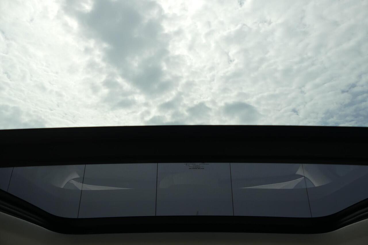Volvo XC40 2.0 T4 AWD Inscription | Trekhaak | Harman Kardon Audio | Four-C adaptief onderstel | Panoramadak | Elektrisch Verstelbare Voorstoelen | Achteruitrijcamera | Keyless Entry | Elektrische Achterklep | LED Koplampen Adaptief | Navigatie | BLIS | Cruise Contr