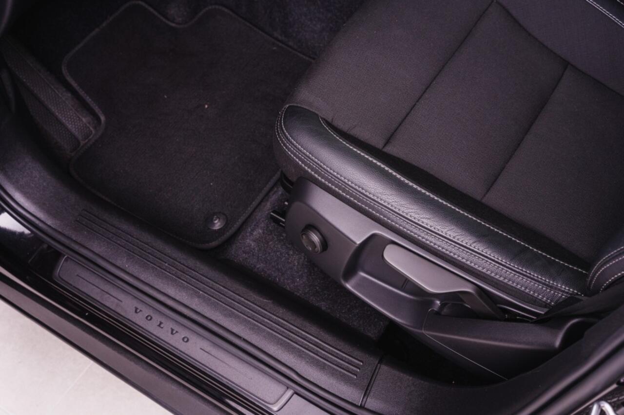 Volvo XC40 T3 Geartronic Momentum Pro, Park Assist Line