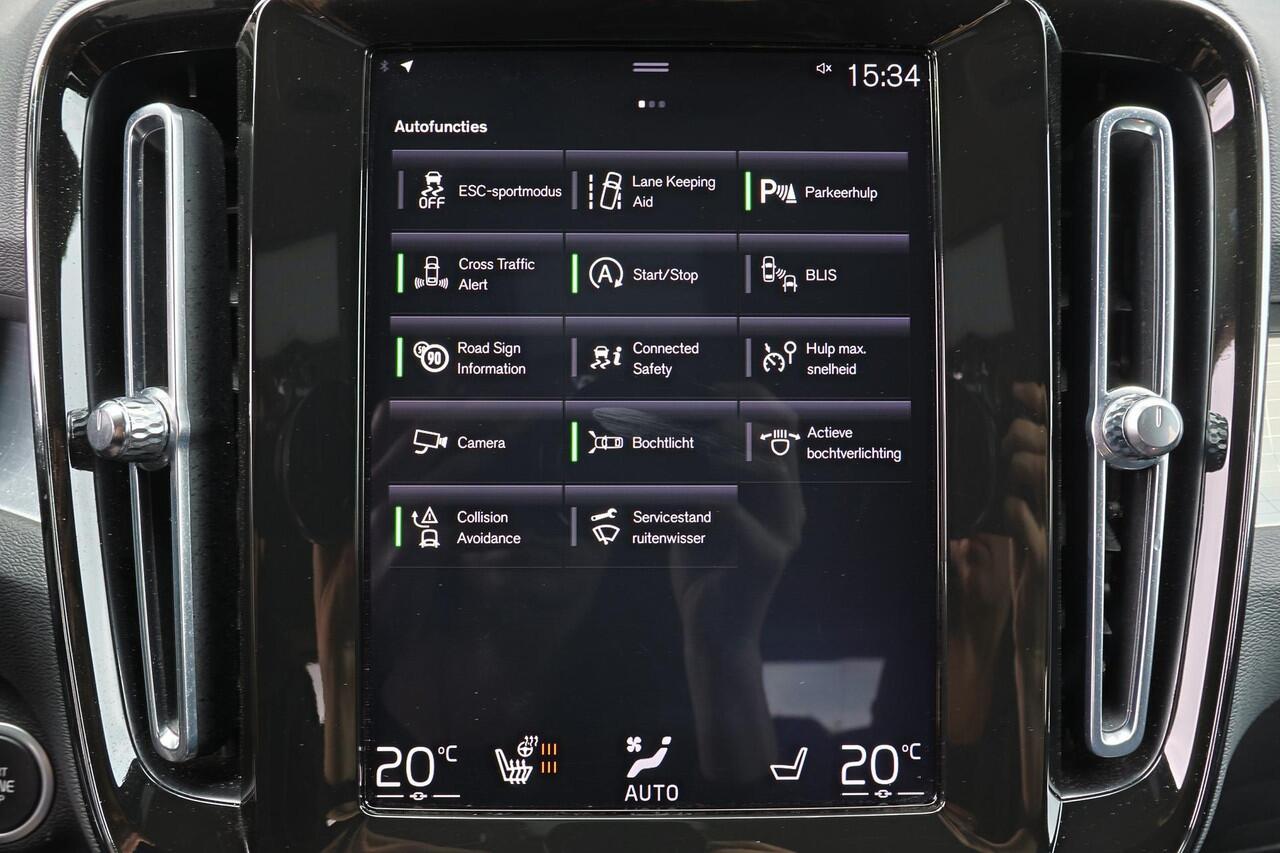 Volvo XC40 B4 Business Pro - IntelliSafe Assist - Harman/Kardon audio - Parkeercamera achter - Parkeersensoren voor & achter - Draadloze tel. lader - Cruise control - 18' LMV