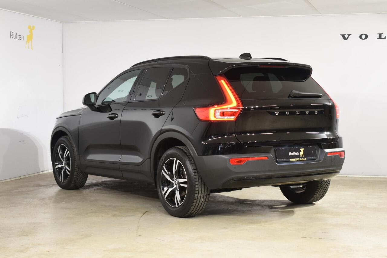 Volvo XC40 T2 129PK Automaat R-Design / Navigatie / Parkeersensoren / Adaptieve Cruise control / R-Design leder-Nubuck bekl. / Dodehoeksensor / Extra getint glas / All season banden