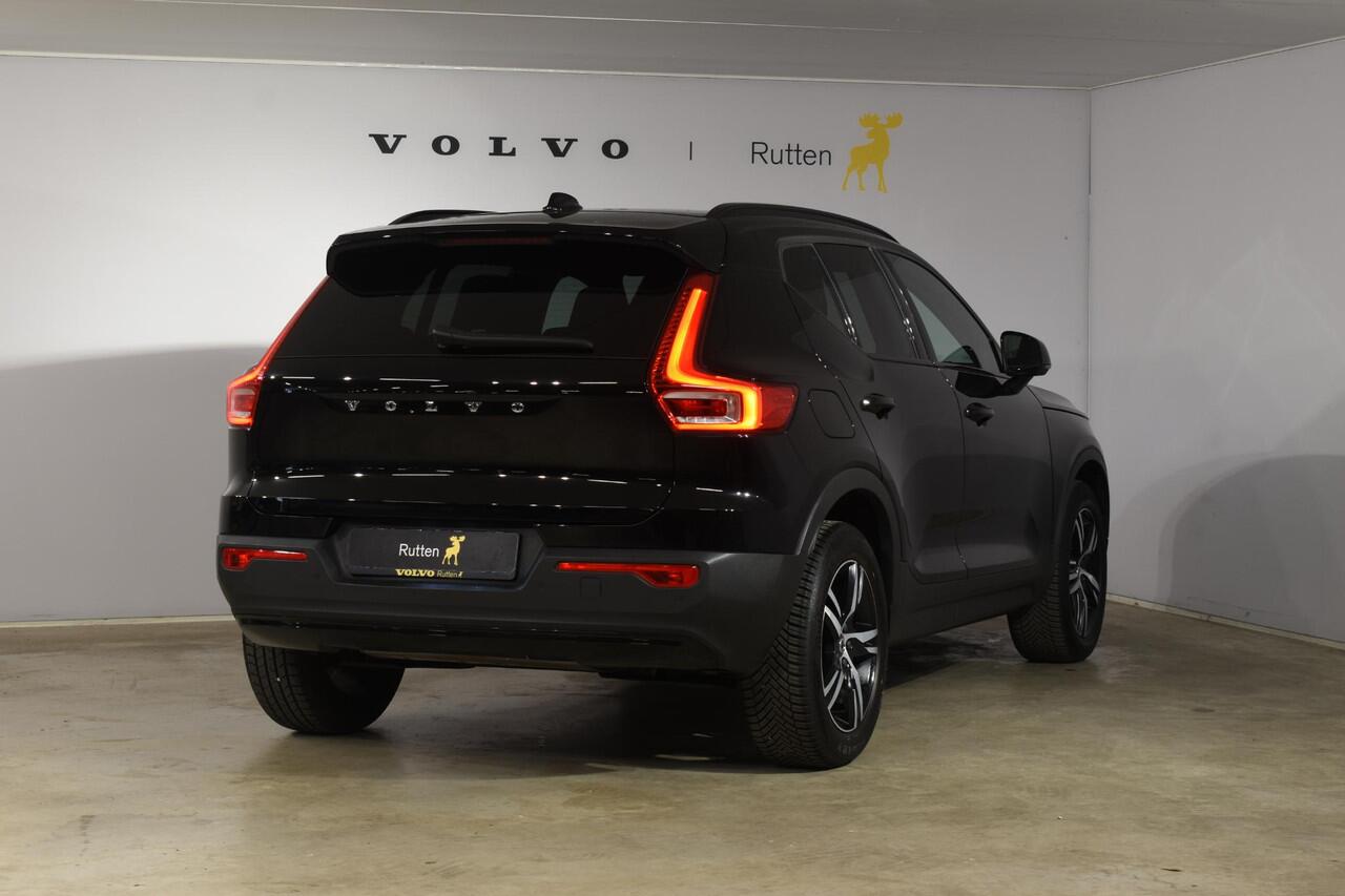 Volvo XC40 T2 129PK Automaat R-Design / Navigatie / Parkeersensoren / Adaptieve Cruise control / R-Design leder-Nubuck bekl. / Dodehoeksensor / Extra getint glas / All season banden