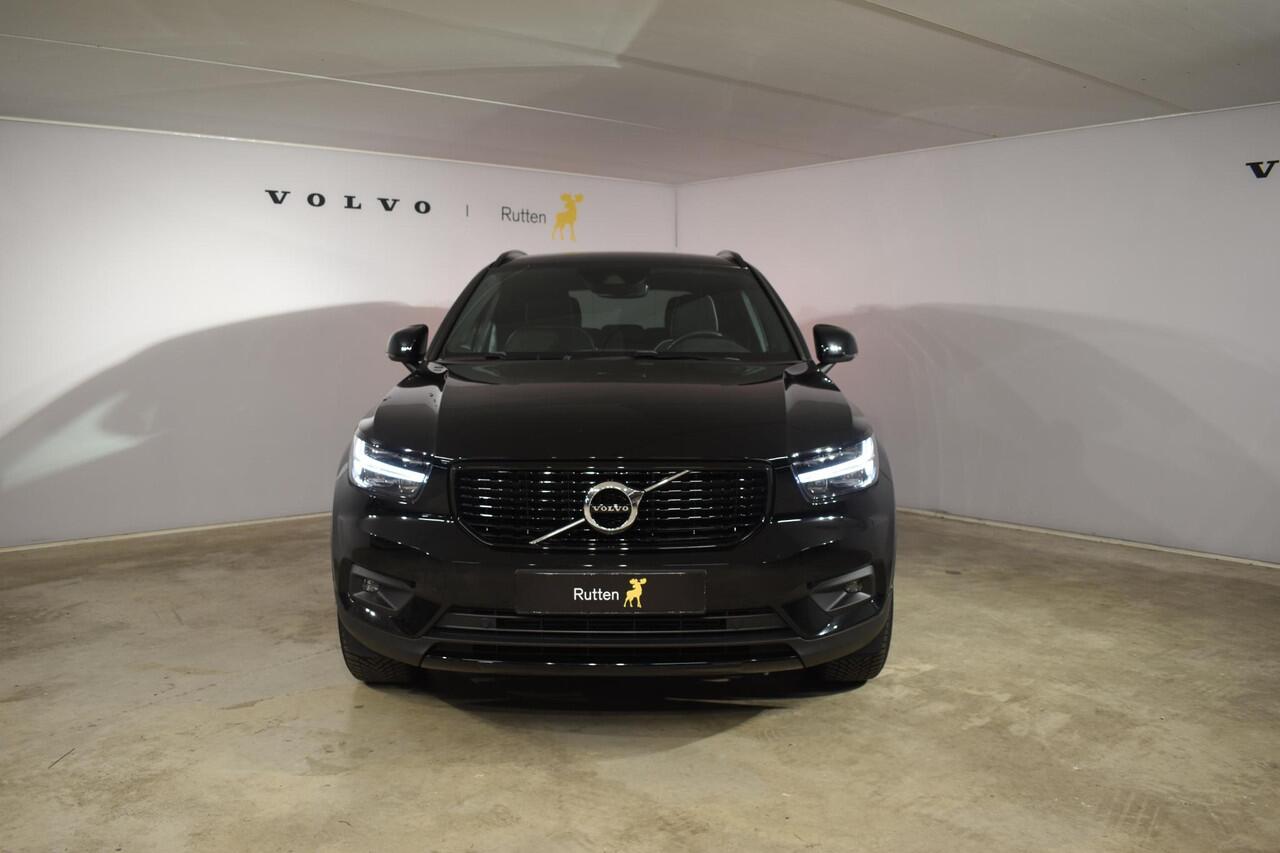 Volvo XC40 T2 129PK Automaat R-Design / Navigatie / Parkeersensoren / Adaptieve Cruise control / R-Design leder-Nubuck bekl. / Dodehoeksensor / Extra getint glas / All season banden