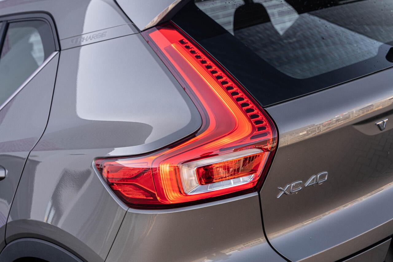 Volvo XC40 1.5 T5 Recharge Business Pro | Keyless Entry | Elektrisch inklapbare trekhaak | Elektrische Achterklep | Cruise Control | DAB | Parkeerverwarming | Volvo On Call |