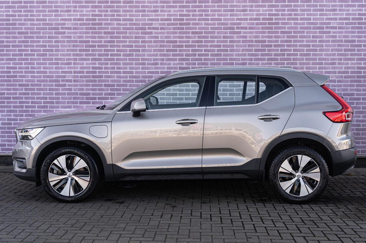 Volvo XC40 1.5 T5 Recharge Business Pro | Keyless Entry | Elektrisch inklapbare trekhaak | Elektrische Achterklep | Cruise Control | DAB | Parkeerverwarming | Volvo On Call |