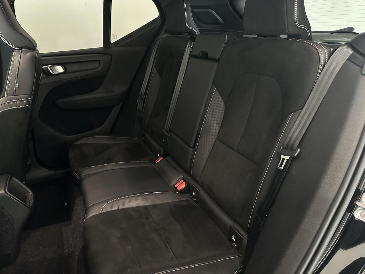 Volvo XC40 1.5 T3 R-Design | Panoramadak | LED | Navigatie | Climate Control | Cruise Control | Lichtmetalen velgen 18"