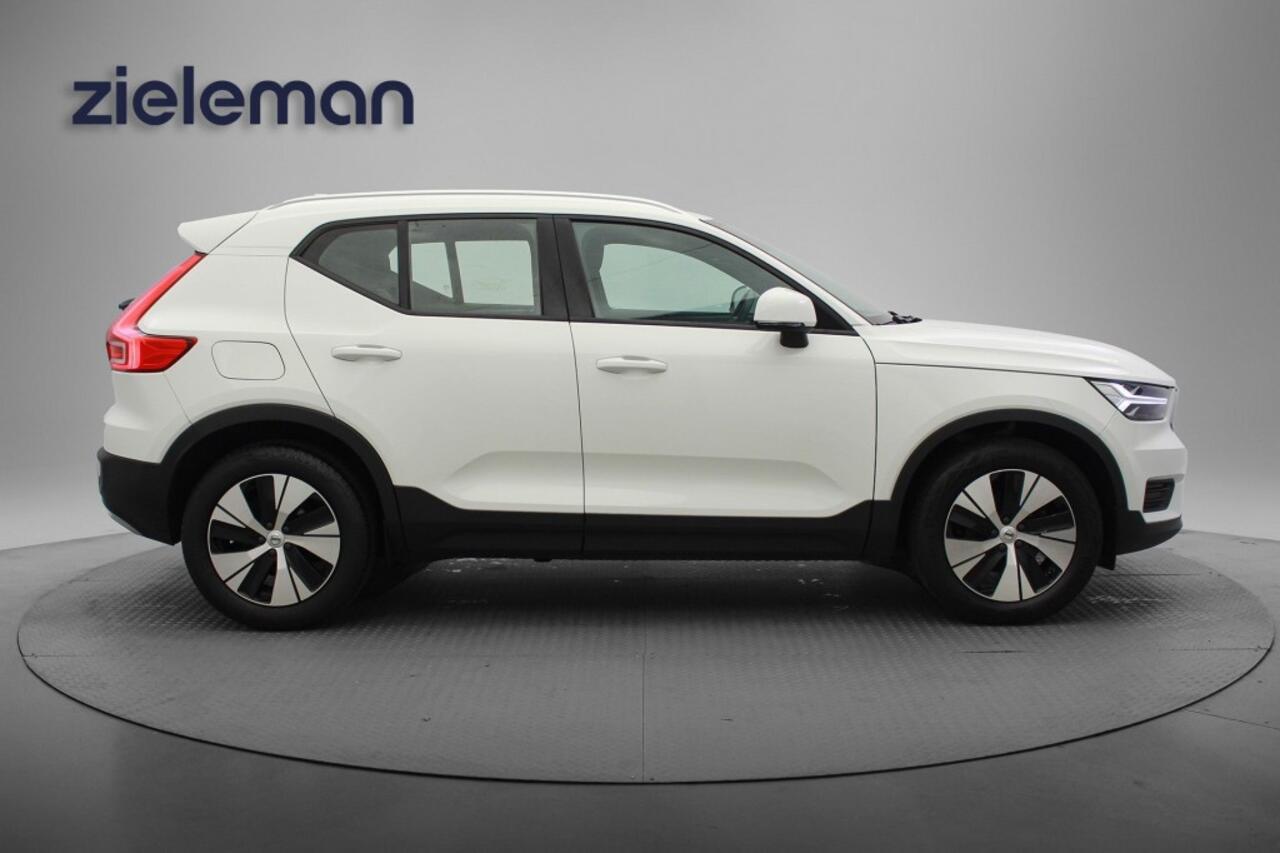 Volvo XC40 1.5 T2 Momentum - Carplay, Navi, Cruise
