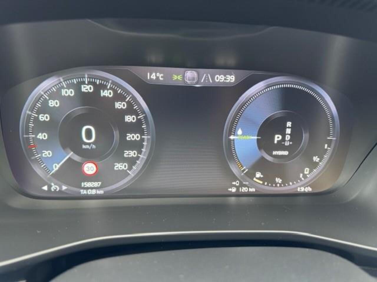 Volvo XC40 1.5 T5 TWIN ENGINE R-DESIGN/LED/HLEER