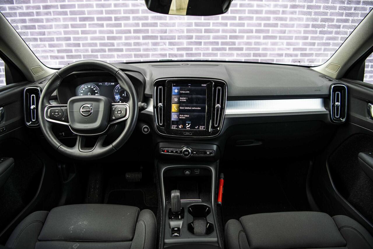 Volvo XC40 1.5 T2 Business Pro | Power Seats | Stoel en Stuurverwarming | Adaptieve Cruise Control | Dode Hoek Detectie | Parkeer Camera |