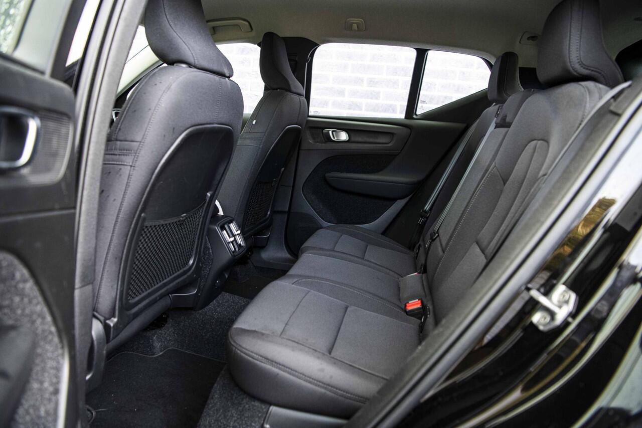 Volvo XC40 1.5 T2 Business Pro | Power Seats | Stoel en Stuurverwarming | Adaptieve Cruise Control | Dode Hoek Detectie | Parkeer Camera |