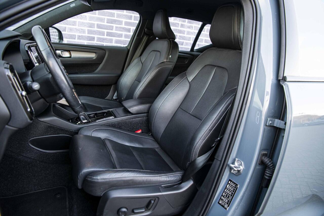 Volvo XC40 Recharge P8 AWD R-Design | Trekhaak | Leder | Harman Kardon | Climate Pro | Power Seats | Lighting Pack |