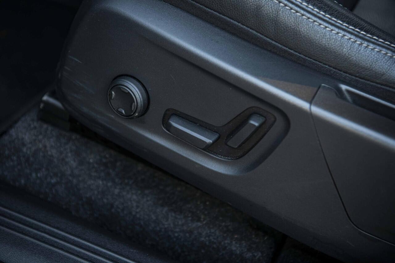 Volvo XC40 Recharge P8 AWD R-Design | Trekhaak | Leder | Harman Kardon | Climate Pro | Power Seats | Lighting Pack |