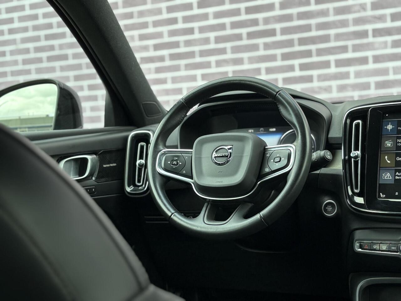 Volvo XC40 1.5 T5 Twin Engine Inscription | 360 cam | 19"licht metalen velgen | Lederen bekleding | Memory | elektrisch verstelbare stoelen | stoel verwarming | Harman Kardon | Bliss | Adaptieve cruise control |