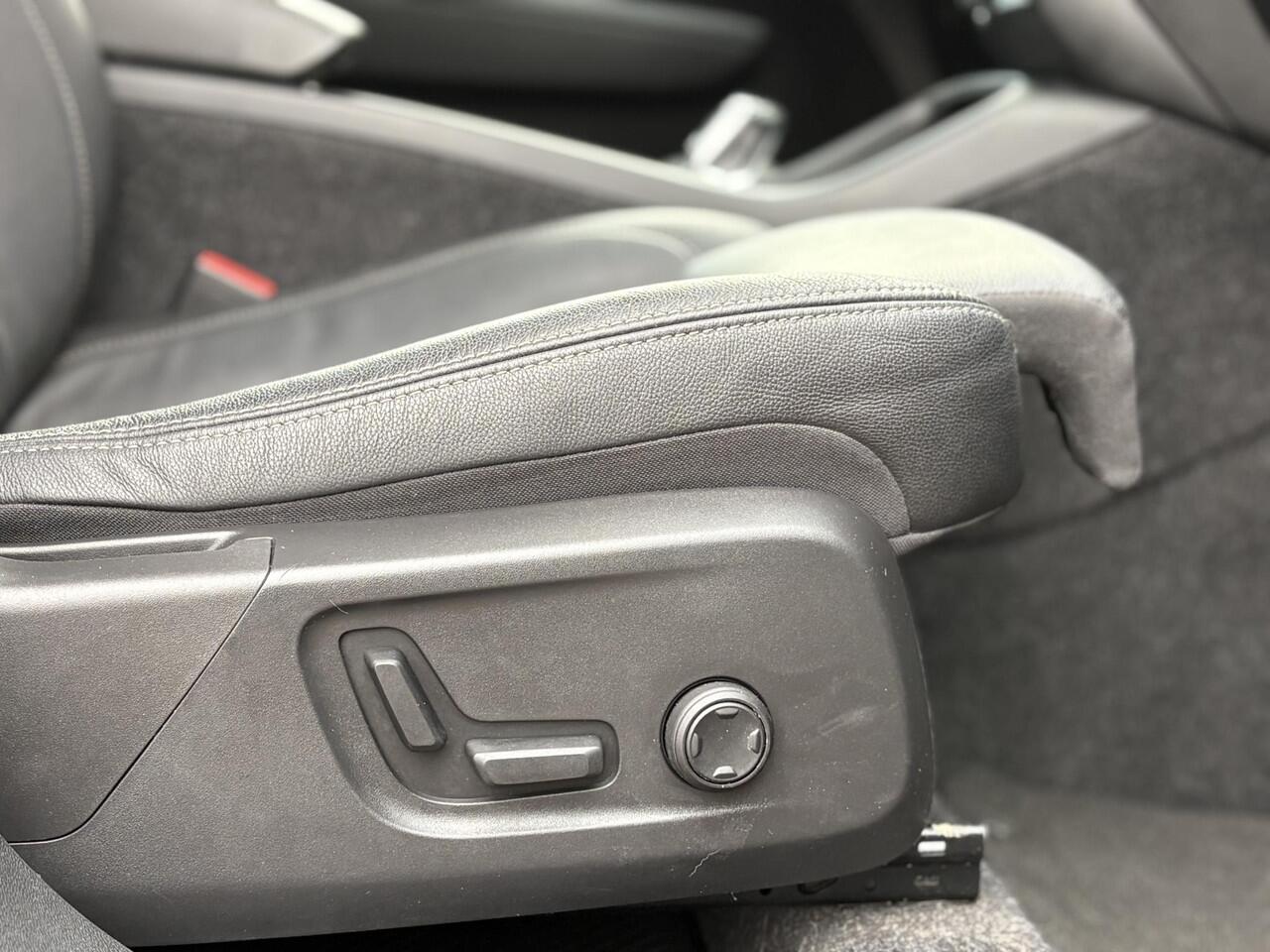 Volvo XC40 1.5 T5 Twin Engine Inscription | 360 cam | 19"licht metalen velgen | Lederen bekleding | Memory | elektrisch verstelbare stoelen | stoel verwarming | Harman Kardon | Bliss | Adaptieve cruise control |