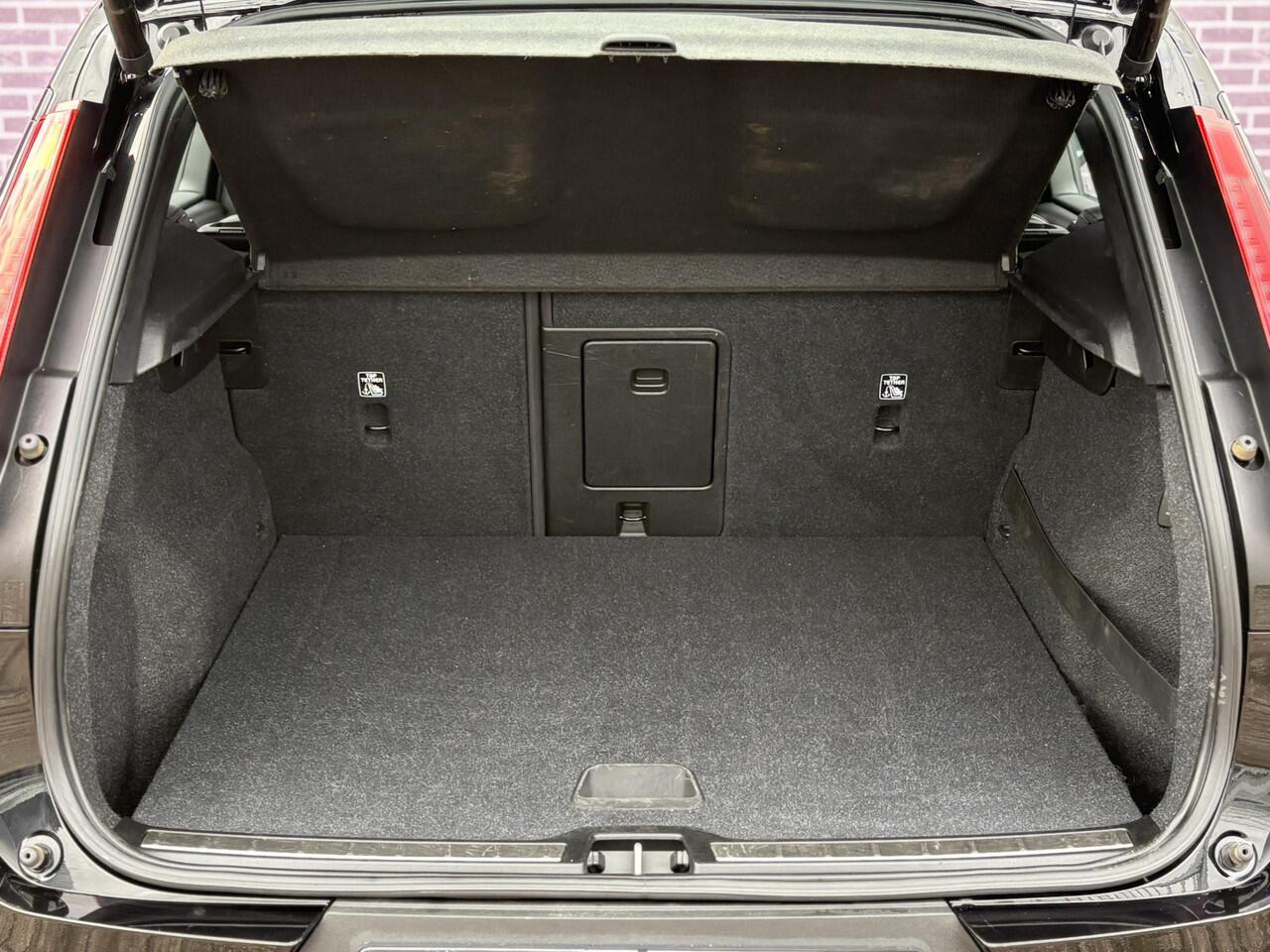 Volvo XC40 1.5 T5 Twin Engine Inscription | 360 cam | 19"licht metalen velgen | Lederen bekleding | Memory | elektrisch verstelbare stoelen | stoel verwarming | Harman Kardon | Bliss | Adaptieve cruise control |