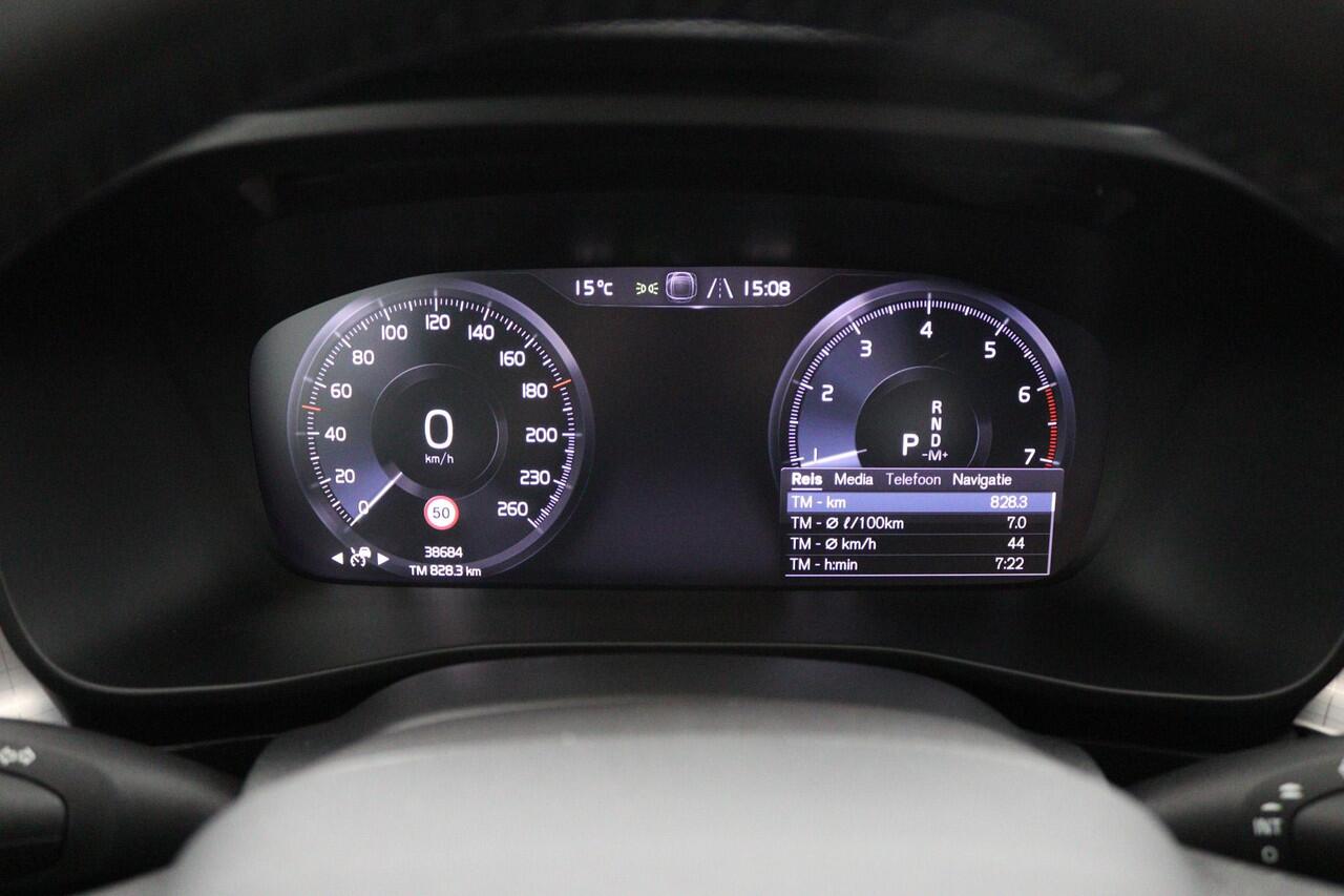 Volvo XC40 1.5 T3 Business Pro | Trekhaak | 360 graden camera | Navigatie | Stoel/stuur verwarming