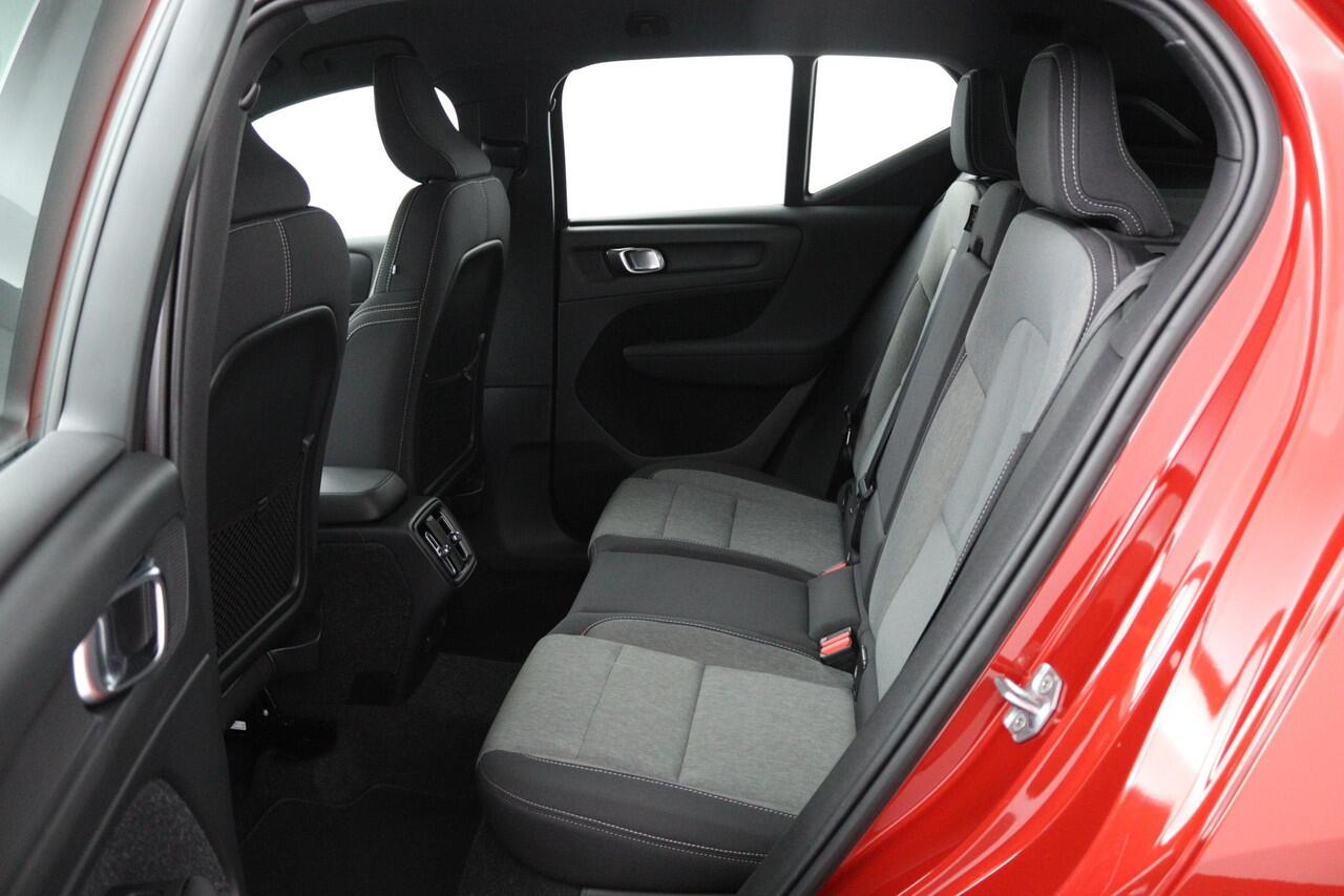 Volvo XC40 1.5 T3 Business Pro | Trekhaak | 360 graden camera | Navigatie | Stoel/stuur verwarming