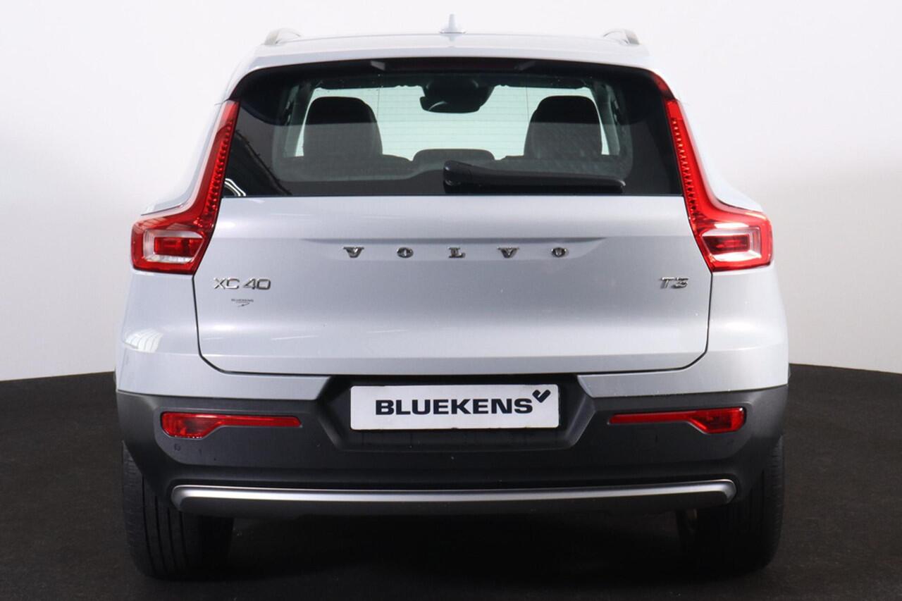 Volvo XC40 T3 Momentum Pro - Intellisafe Assist/Surround - Sensus Navi - LED-koplampen - Climate Control - Parkeercamera achter - Parkeersensoren v/a - Trekhaak semi elektrisch inklapbaar
