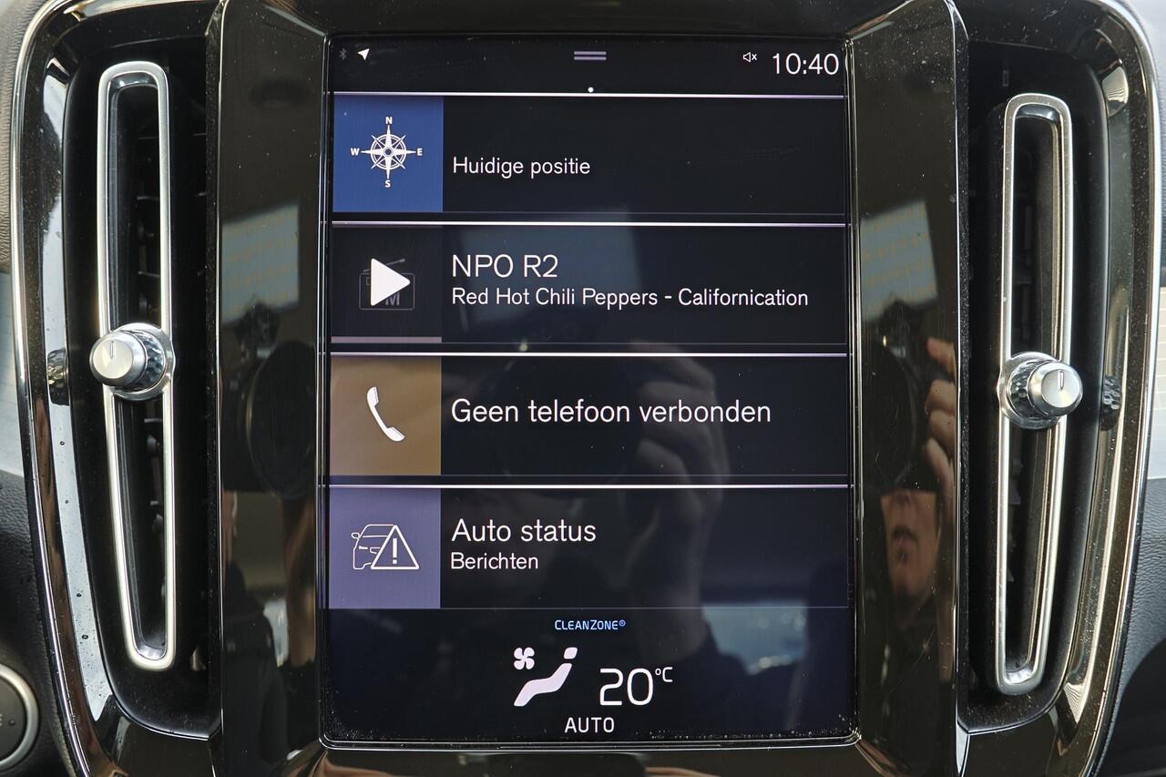Volvo XC40 T3 Momentum Pro - Intellisafe Assist/Surround - Sensus Navi - LED-koplampen - Climate Control - Parkeercamera achter - Parkeersensoren v/a - Trekhaak semi elektrisch inklapbaar