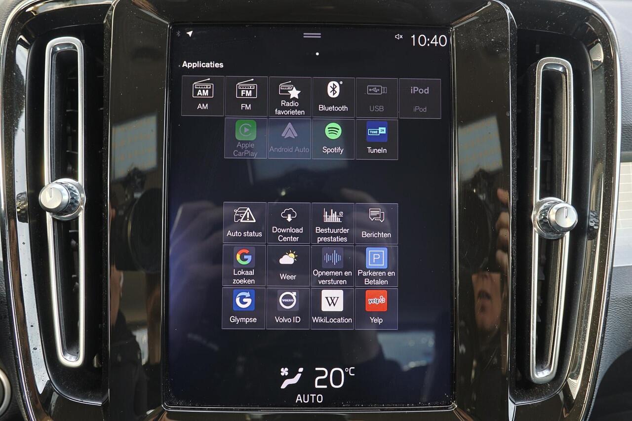 Volvo XC40 T3 Momentum Pro - Intellisafe Assist/Surround - Sensus Navi - LED-koplampen - Climate Control - Parkeercamera achter - Parkeersensoren v/a - Trekhaak semi elektrisch inklapbaar